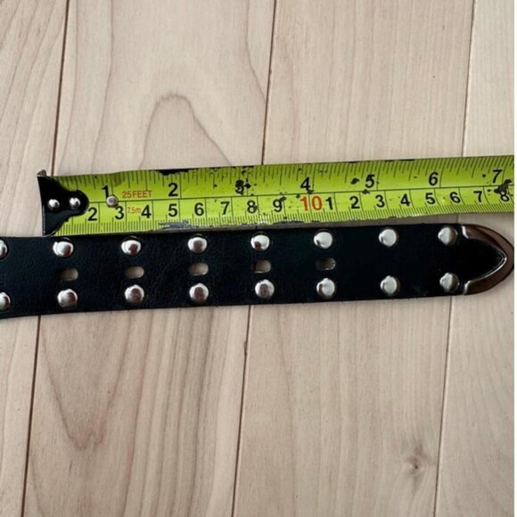 Vntage belt with skull-and-crossbones metal plaques - Picture 6 of 8